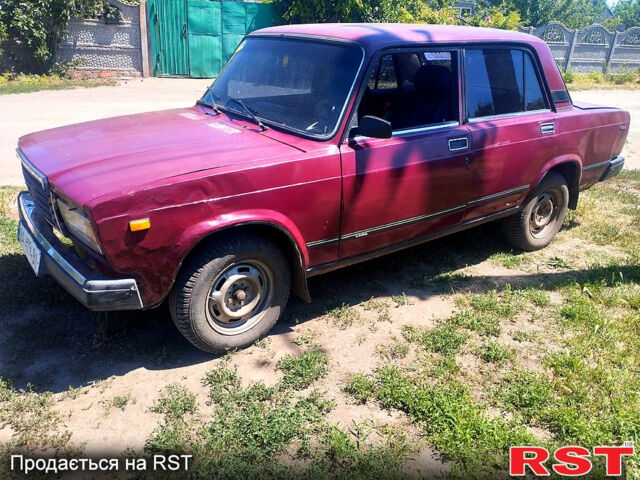 Красный ВАЗ 2107, объемом двигателя 1.5 л и пробегом 200 тыс. км за 480 $, фото 2 на Automoto.ua