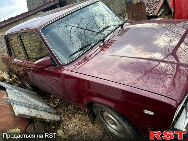 Красный ВАЗ 2107, объемом двигателя 16 л и пробегом 130 тыс. км за 2000 $, фото 1 на Automoto.ua