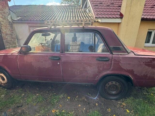 ВАЗ 2107 2002 в Черновцах на Automoto.ua Красный ВАЗ 2107, объемом двигателя 1.5 л и пробегом 106 тыс. км за 500 $, фото 2 на Automoto.ua