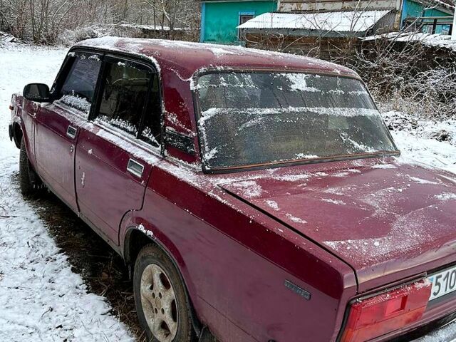 Красный ВАЗ 2107, объемом двигателя 15 л и пробегом 300 тыс. км за 750 $, фото 6 на Automoto.ua