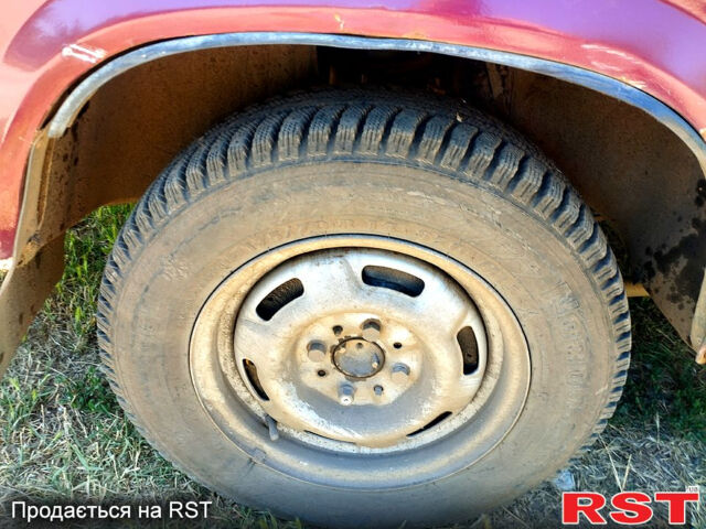 Красный ВАЗ 2107, объемом двигателя 1.5 л и пробегом 200 тыс. км за 480 $, фото 3 на Automoto.ua