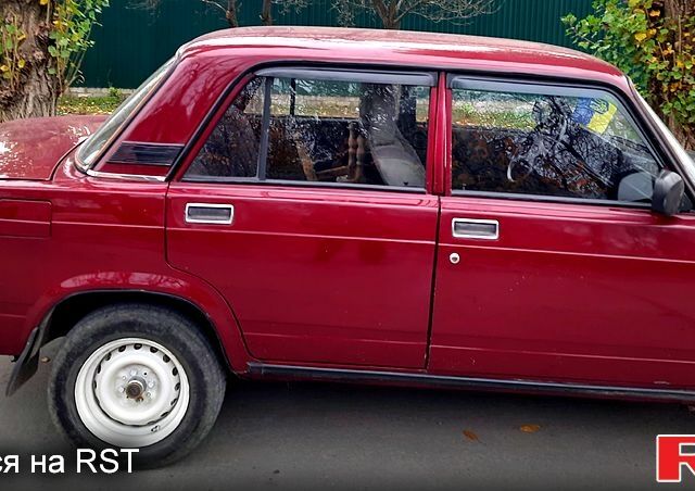 Красный ВАЗ 2107, объемом двигателя 1.5 л и пробегом 0 тыс. км за 1150 $, фото 10 на Automoto.ua