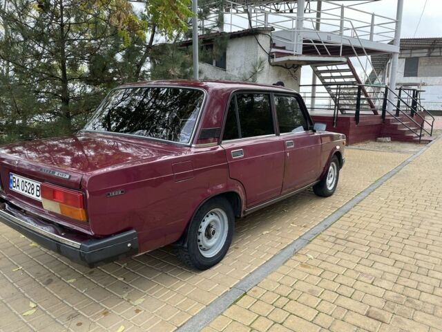 ВАЗ 2107 2003 в Черноморске (Ильичевске) на Automoto.ua Красный ВАЗ 2107, объемом двигателя 1.5 л и пробегом 3 тыс. км за 951 $, фото 4 на Automoto.ua