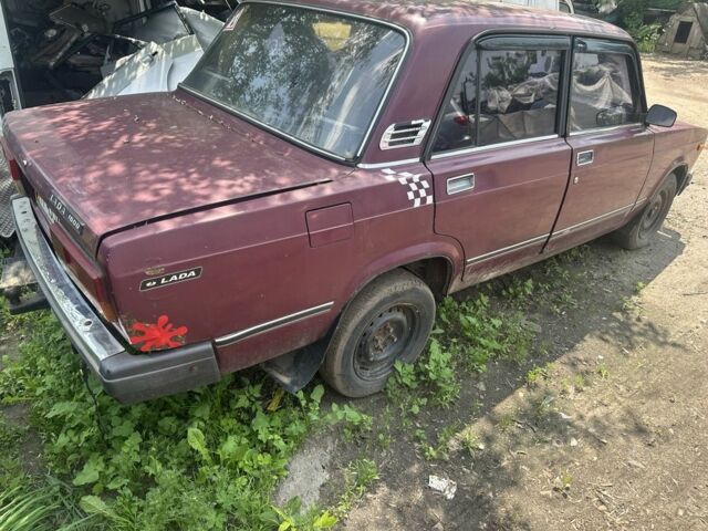 Красный ВАЗ 2107, объемом двигателя 1.3 л и пробегом 200 тыс. км за 557 $, фото 1 на Automoto.ua