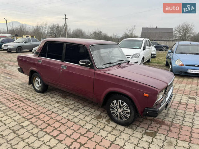 Красный ВАЗ 2107, объемом двигателя 1.5 л и пробегом 185 тыс. км за 750 $, фото 2 на Automoto.ua