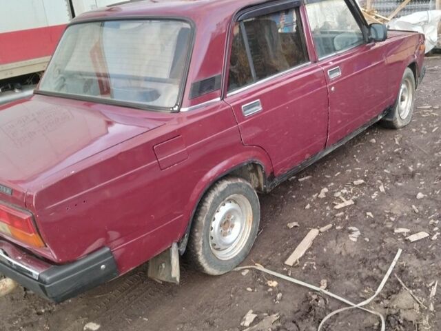 Красный ВАЗ 2107, объемом двигателя 1.6 л и пробегом 300 тыс. км за 450 $, фото 4 на Automoto.ua