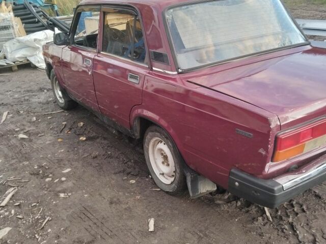 Красный ВАЗ 2107, объемом двигателя 1.6 л и пробегом 300 тыс. км за 450 $, фото 2 на Automoto.ua