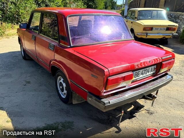 Красный ВАЗ 2107, объемом двигателя 1.5 л и пробегом 44 тыс. км за 1000 $, фото 4 на Automoto.ua