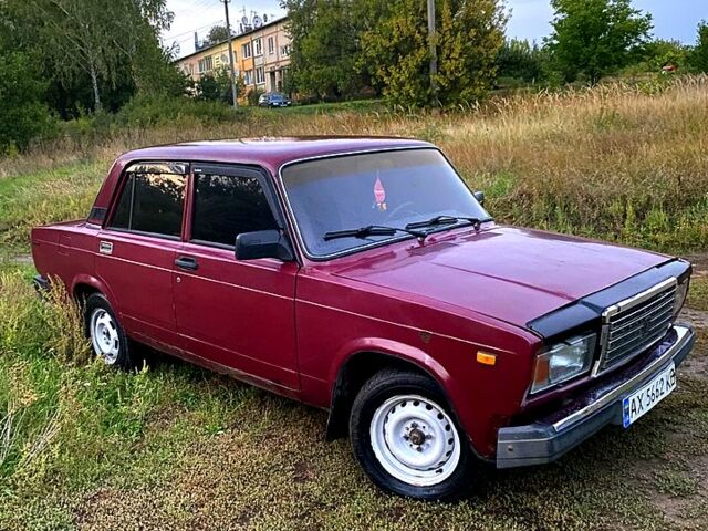 Красный ВАЗ 2107, объемом двигателя 1.6 л и пробегом 220 тыс. км за 900 $, фото 2 на Automoto.ua