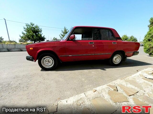 Красный ВАЗ 2107, объемом двигателя 1.6 л и пробегом 145 тыс. км за 1350 $, фото 2 на Automoto.ua