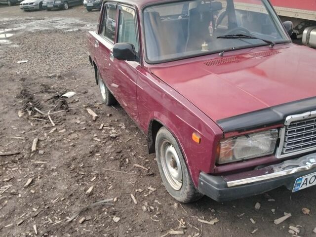 Красный ВАЗ 2107, объемом двигателя 1.6 л и пробегом 300 тыс. км за 450 $, фото 1 на Automoto.ua