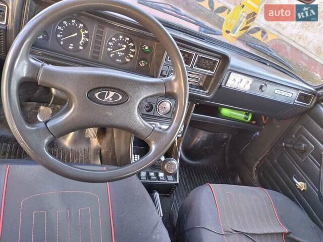 Красный ВАЗ 2107, объемом двигателя 1.5 л и пробегом 19 тыс. км за 2300 $, фото 3 на Automoto.ua