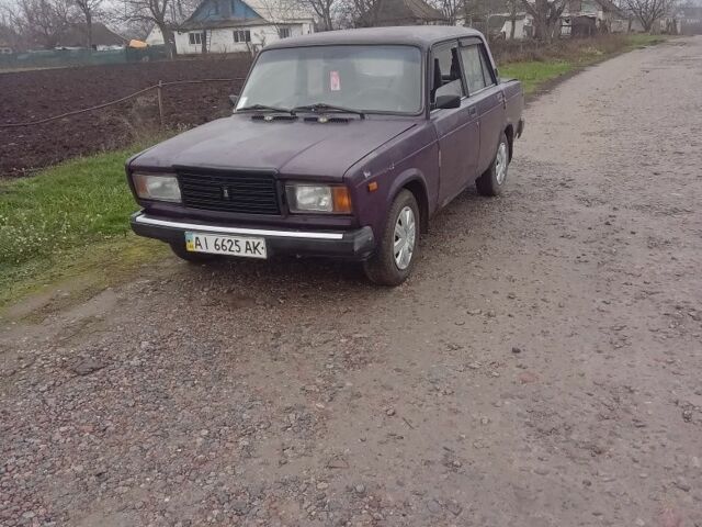 Красный ВАЗ 2107, объемом двигателя 1.6 л и пробегом 145 тыс. км за 600 $, фото 1 на Automoto.ua