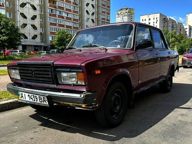 Красный ВАЗ 2107, объемом двигателя 1.5 л и пробегом 100 тыс. км за 600 $, фото 2 на Automoto.ua