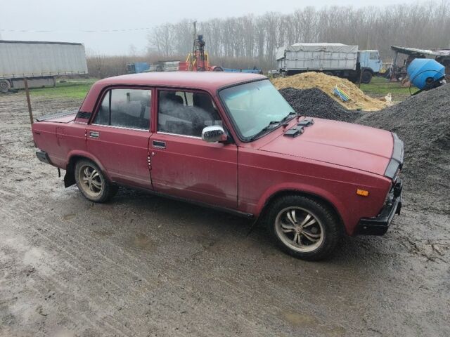 Красный ВАЗ 2107, объемом двигателя 1.5 л и пробегом 84 тыс. км за 1100 $, фото 6 на Automoto.ua