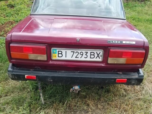 Красный ВАЗ 2107, объемом двигателя 1 л и пробегом 250 тыс. км за 600 $, фото 6 на Automoto.ua