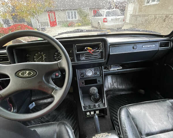 ВАЗ 2107 2004 у Хотине на Automoto.ua Червоний ВАЗ 2107, об'ємом двигуна 1.5 л та пробігом 30 тис. км за 1300 $, фото 28 на Automoto.ua