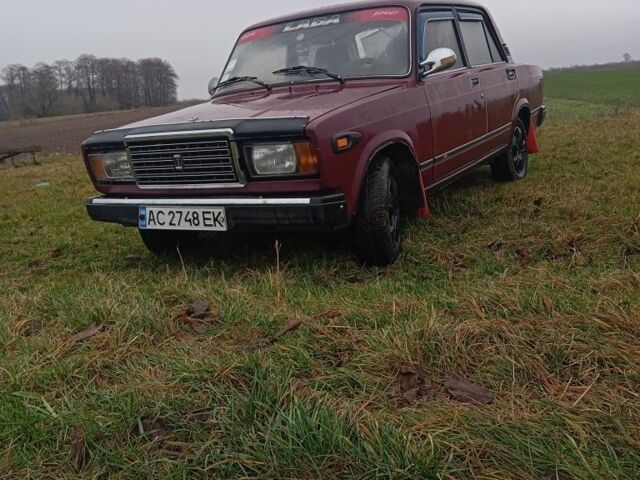 Красный ВАЗ 2107, объемом двигателя 1.5 л и пробегом 98 тыс. км за 1000 $, фото 1 на Automoto.ua