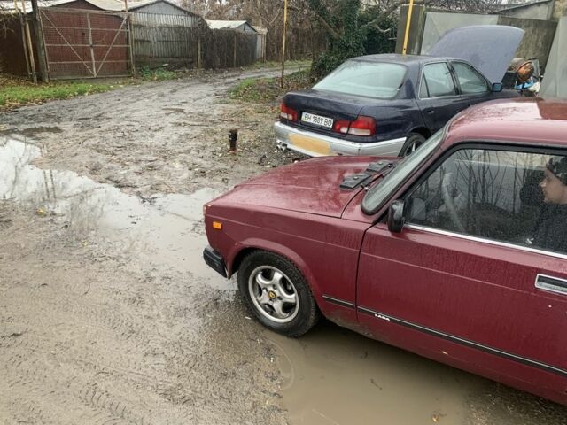 Красный ВАЗ 2107, объемом двигателя 1.6 л и пробегом 50 тыс. км за 650 $, фото 3 на Automoto.ua