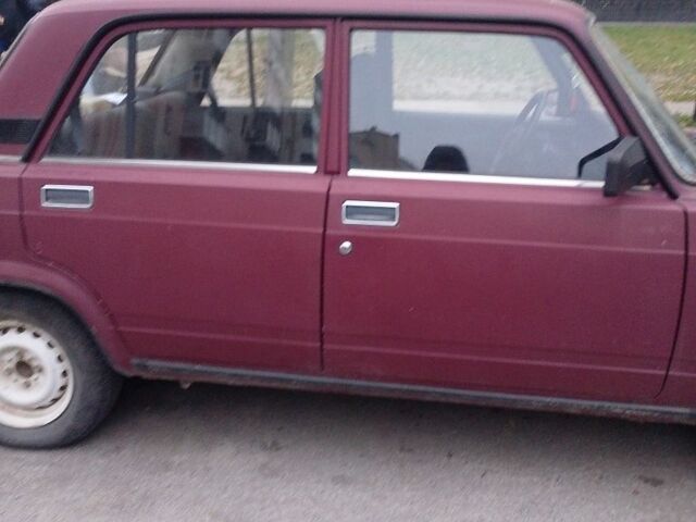 Красный ВАЗ 2107, объемом двигателя 1.5 л и пробегом 76 тыс. км за 1000 $, фото 1 на Automoto.ua