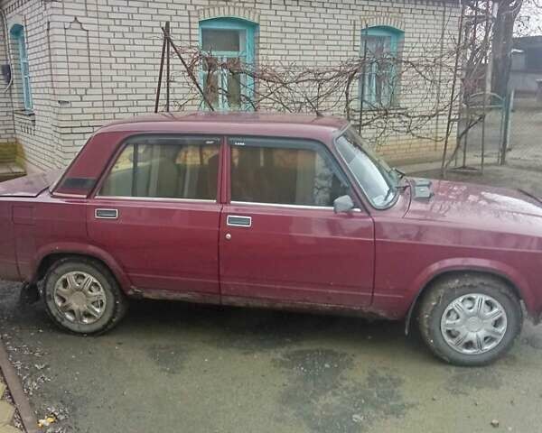 Красный ВАЗ 2107, объемом двигателя 1.45 л и пробегом 63 тыс. км за 1200 $, фото 1 на Automoto.ua
