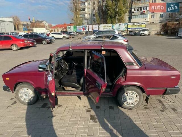 Красный ВАЗ 2107, объемом двигателя 1.5 л и пробегом 90 тыс. км за 2000 $, фото 5 на Automoto.ua