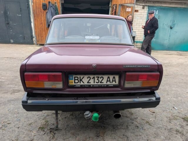 Красный ВАЗ 2107, объемом двигателя 1.5 л и пробегом 144 тыс. км за 1500 $, фото 2 на Automoto.ua