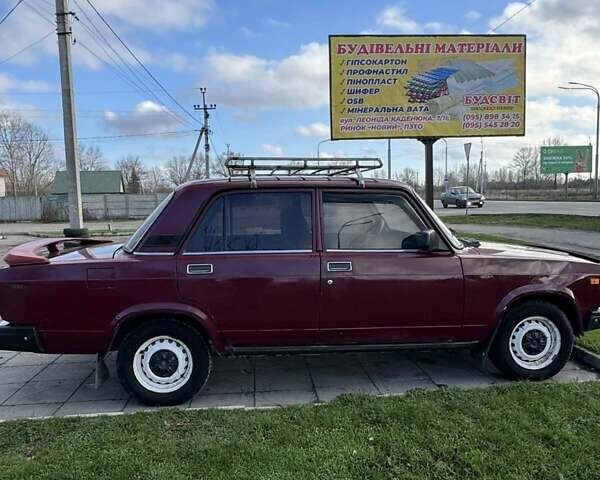 Красный ВАЗ 2107, объемом двигателя 1.45 л и пробегом 1 тыс. км за 999 $, фото 3 на Automoto.ua