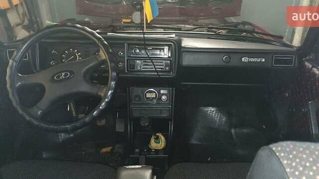 ВАЗ 2107 2004 у Новоукраинке на Automoto.ua Червоний ВАЗ 2107, об'ємом двигуна 1.5 л та пробігом 99 тис. км за 1426 $, фото 3 на Automoto.ua