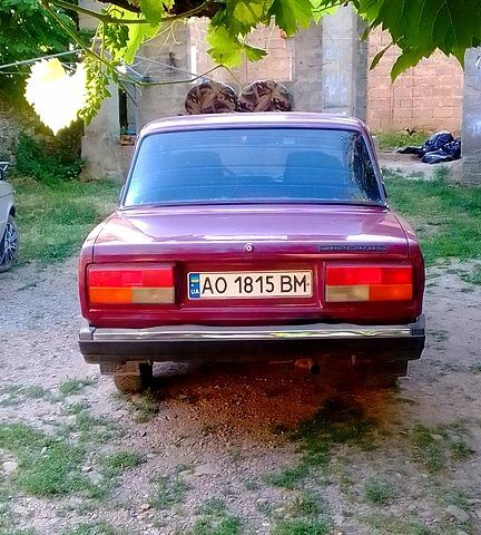 Красный ВАЗ 2107, объемом двигателя 1.5 л и пробегом 200 тыс. км за 750 $, фото 1 на Automoto.ua