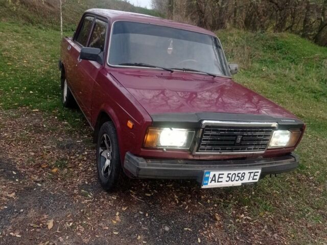 Красный ВАЗ 2107, объемом двигателя 1.5 л и пробегом 500 тыс. км за 945 $, фото 4 на Automoto.ua