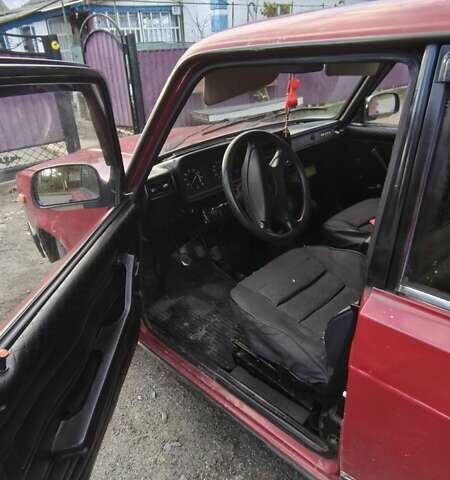 ВАЗ 2107 2004 у Кропивницькому (Кіровограді) на Automoto.ua Червоний ВАЗ 2107, об'ємом двигуна 1.57 л та пробігом 1 тис. км за 1000 $, фото 3 на Automoto.ua