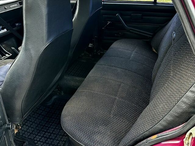 Красный ВАЗ 2107, объемом двигателя 1.5 л и пробегом 100 тыс. км за 600 $, фото 10 на Automoto.ua