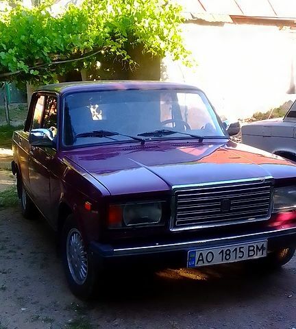 Красный ВАЗ 2107, объемом двигателя 1.5 л и пробегом 200 тыс. км за 750 $, фото 2 на Automoto.ua