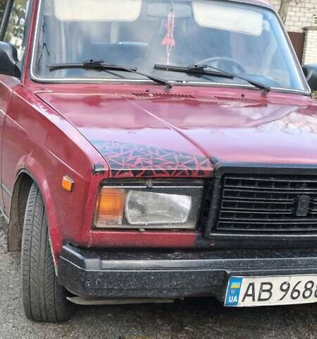 ВАЗ 2107 2004 у Кропивницькому (Кіровограді) на Automoto.ua Червоний ВАЗ 2107, об'ємом двигуна 1.57 л та пробігом 1 тис. км за 1000 $, фото 1 на Automoto.ua