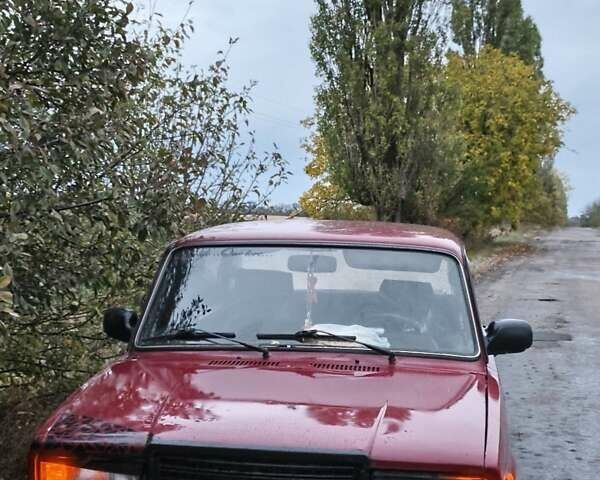 ВАЗ 2107 2004 у Кропивницькому (Кіровограді) на Automoto.ua Червоний ВАЗ 2107, об'ємом двигуна 1.57 л та пробігом 1 тис. км за 1000 $, фото 2 на Automoto.ua