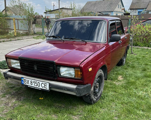 Красный ВАЗ 2107, объемом двигателя 1.45 л и пробегом 250 тыс. км за 650 $, фото 1 на Automoto.ua