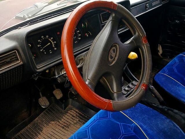 Красный ВАЗ 2107, объемом двигателя 1.5 л и пробегом 100 тыс. км за 1000 $, фото 2 на Automoto.ua