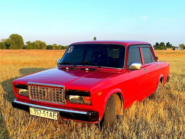 Красный ВАЗ 2107, объемом двигателя 1.6 л и пробегом 200 тыс. км за 1400 $, фото 6 на Automoto.ua