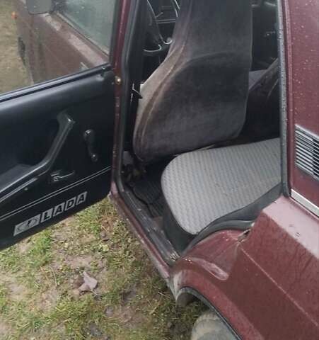 Красный ВАЗ 2107, объемом двигателя 1.5 л и пробегом 100 тыс. км за 550 $, фото 3 на Automoto.ua