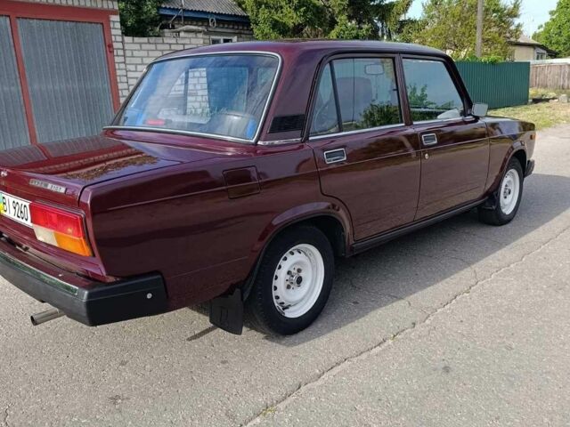 Красный ВАЗ 2107, объемом двигателя 1.5 л и пробегом 125 тыс. км за 2350 $, фото 3 на Automoto.ua
