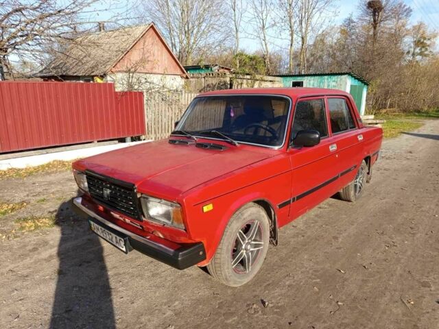 Красный ВАЗ 2107, объемом двигателя 1.5 л и пробегом 500 тыс. км за 1300 $, фото 4 на Automoto.ua