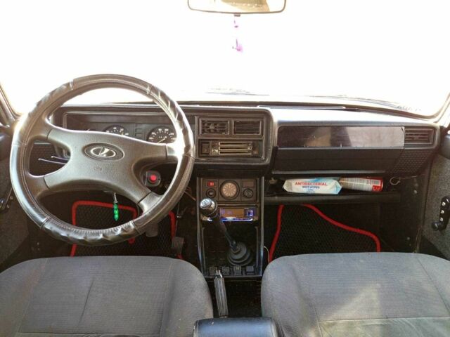 Красный ВАЗ 2107, объемом двигателя 1.5 л и пробегом 500 тыс. км за 1300 $, фото 7 на Automoto.ua