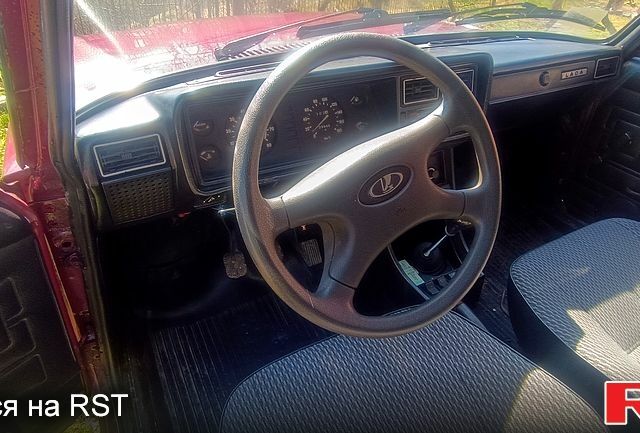Красный ВАЗ 2107, объемом двигателя 15 л и пробегом 250 тыс. км за 650 $, фото 2 на Automoto.ua