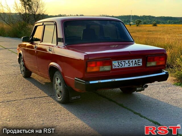 Красный ВАЗ 2107, объемом двигателя 1.6 л и пробегом 200 тыс. км за 1400 $, фото 4 на Automoto.ua