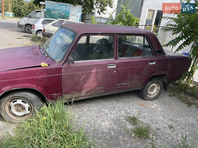 Красный ВАЗ 2107, объемом двигателя 1.5 л и пробегом 264 тыс. км за 300 $, фото 2 на Automoto.ua