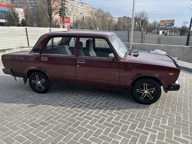 Красный ВАЗ 2107, объемом двигателя 1.5 л и пробегом 165 тыс. км за 1650 $, фото 3 на Automoto.ua