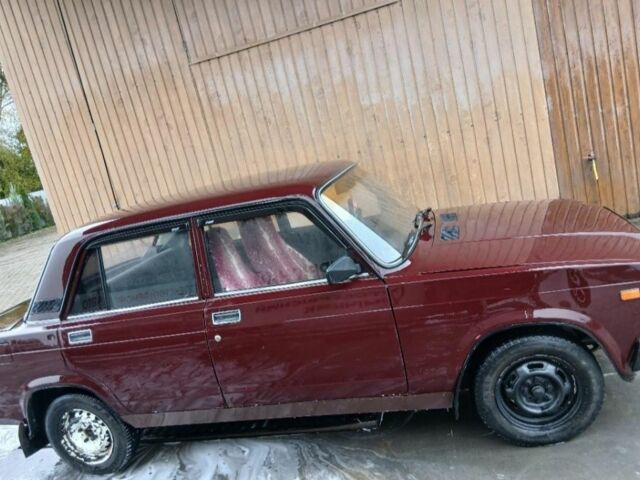 ВАЗ 2107 2005 у Чернівцях на Automoto.ua Червоний ВАЗ 2107, об'ємом двигуна 1.5 л та пробігом 7 тис. км за 850 $, фото 5 на Automoto.ua