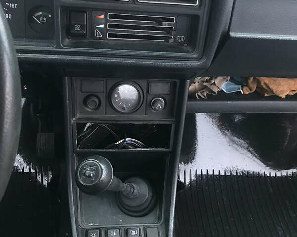 ВАЗ 2107 2005 в Киеве на Automoto.ua Красный ВАЗ 2107, объемом двигателя 1.5 л и пробегом 113 тыс. км за 1950 $, фото 9 на Automoto.ua