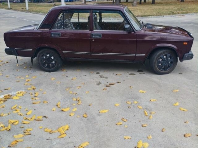 Красный ВАЗ 2107, объемом двигателя 1.5 л и пробегом 45 тыс. км за 1551 $, фото 5 на Automoto.ua